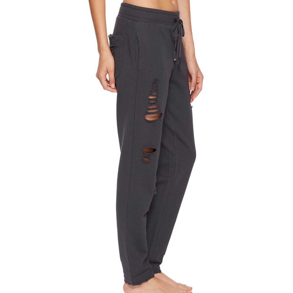Alo Yoga // Ripped Sweatpant in Anthracite Black